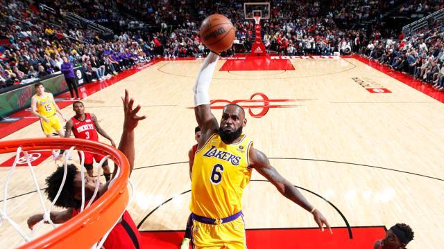 1647179971824070437.jpg lebron030922-1536x864.jpg